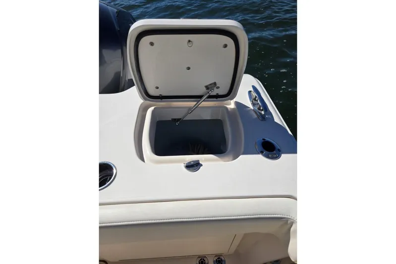 Well Done Yacht Photos Pics Livewell