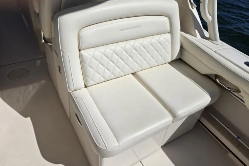 Well Done Yacht Photos Pics Starboard Seat