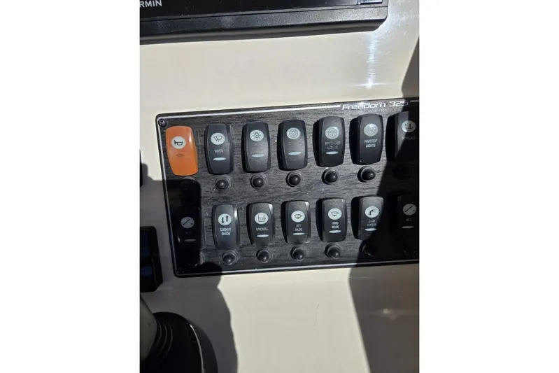 Well Done Yacht Photos Pics Toggles