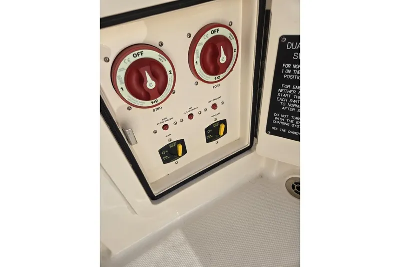 Well Done Yacht Photos Pics Bat Switches