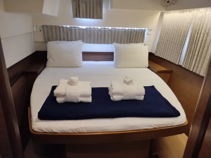 Amnesia Yacht Photos Pics Starboard Aft Stateroom
