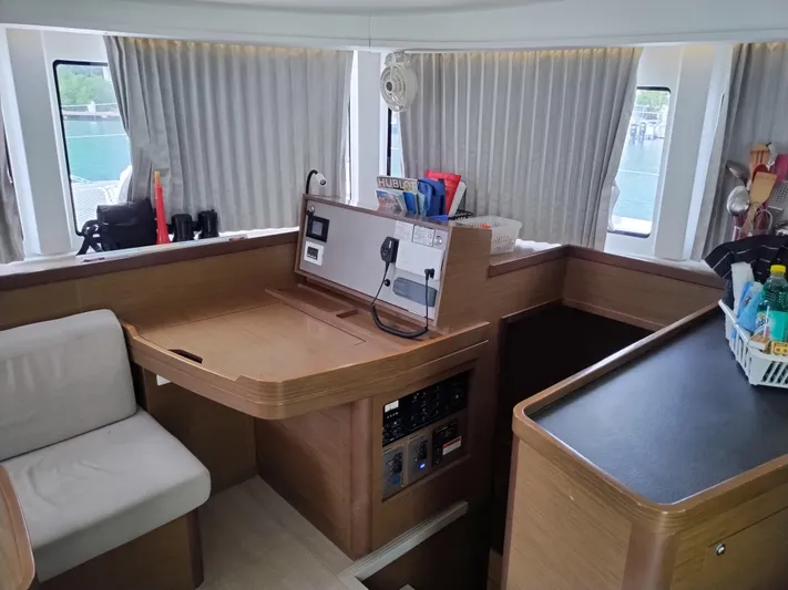 Amnesia Yacht Photos Pics Nav Station