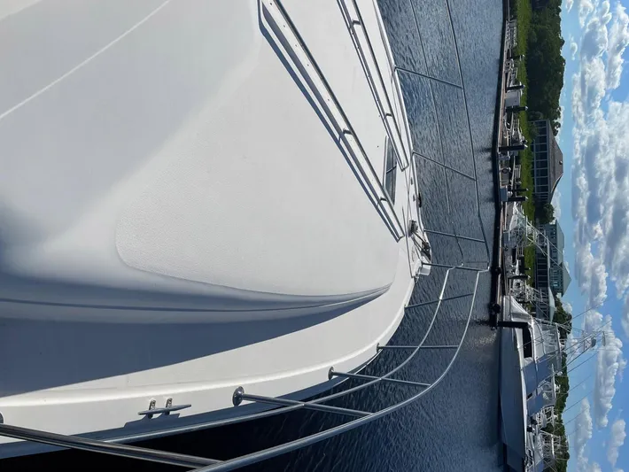 Hideout Yacht Photos Pics 