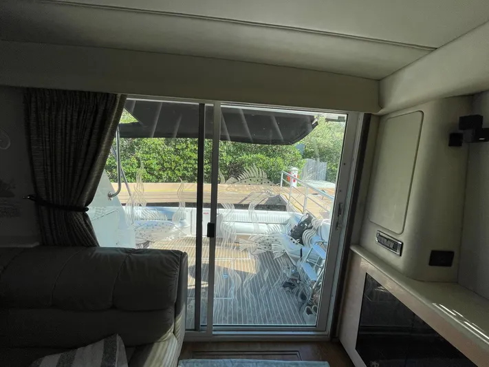 Hideout Yacht Photos Pics 