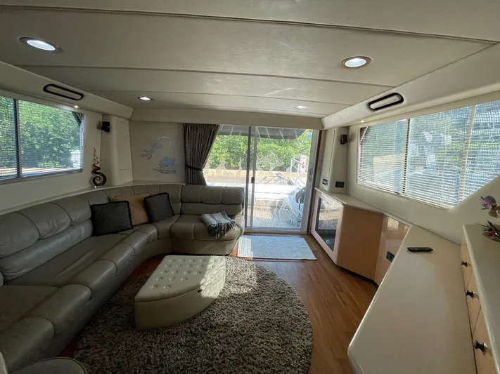 Hideout Yacht Photos Pics 