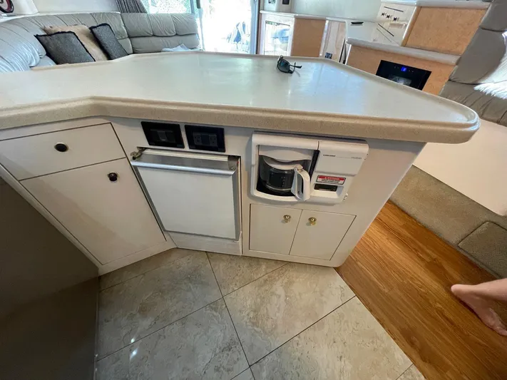 Hideout Yacht Photos Pics 