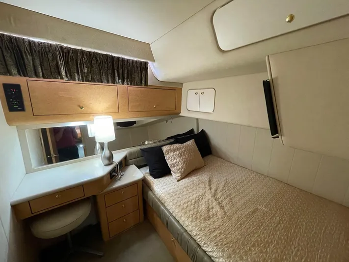 Hideout Yacht Photos Pics 