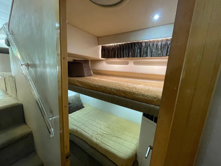 Hideout Yacht Photos Pics 