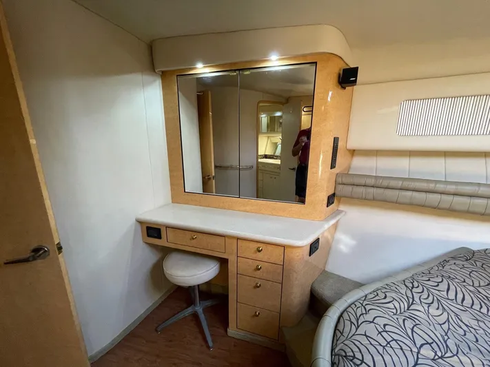 Hideout Yacht Photos Pics 