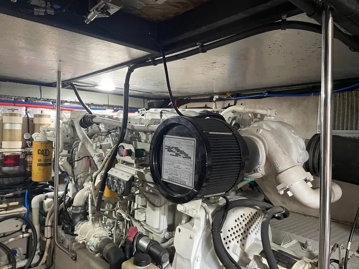 Hideout Yacht Photos Pics 