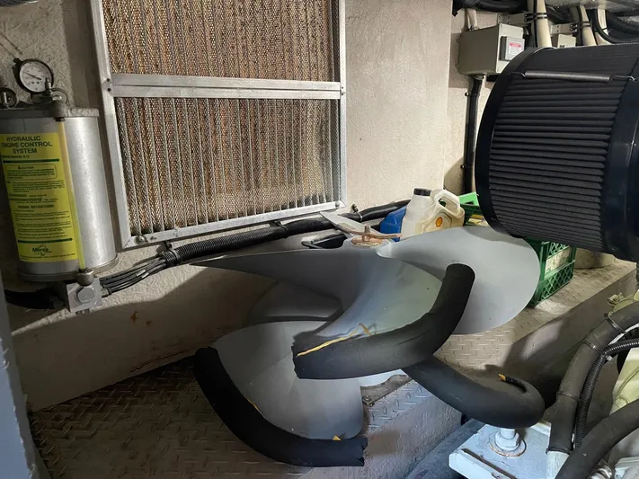 Hideout Yacht Photos Pics 