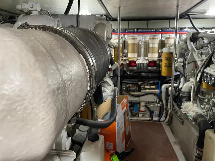 Hideout Yacht Photos Pics 