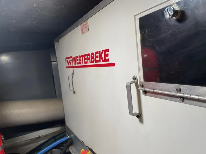 Hideout Yacht Photos Pics 