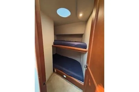 Stormer Yacht Photos Pics 2005 Silverton 34 Convertible cabin with bunk beds and circular skylight.