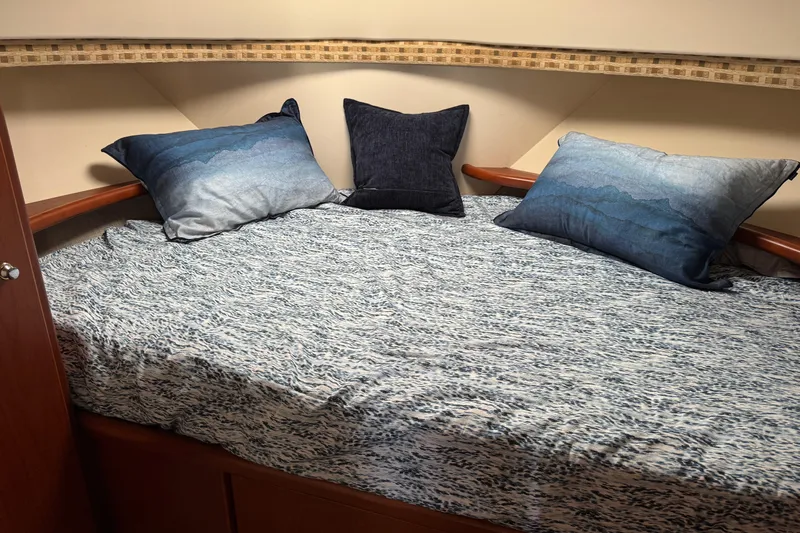 Stormer Yacht Photos Pics Cozy bed in 2005 Silverton 34 Convertible yacht cabin with decorative pillows.
