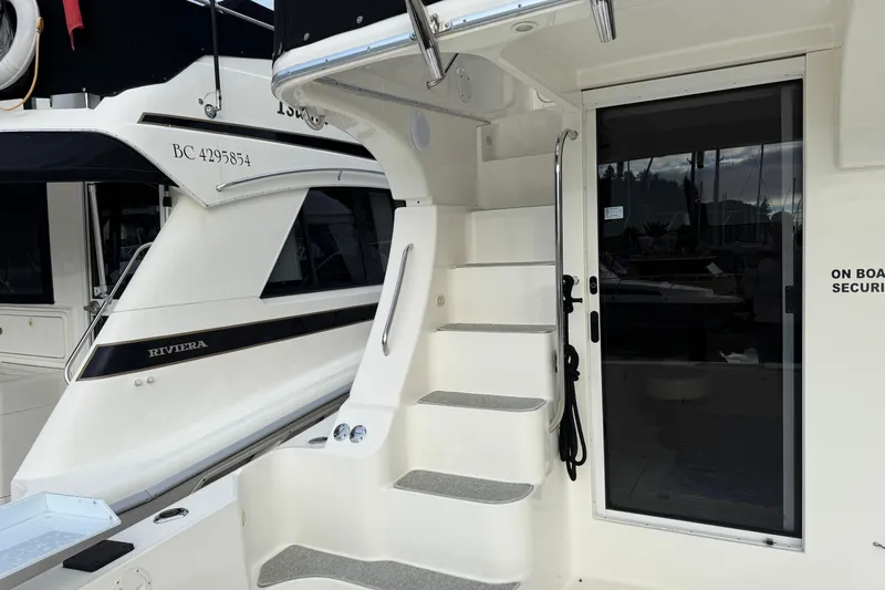 Stormer Yacht Photos Pics 2005 Silverton 34 Convertible yacht with exterior stairs and sliding glass door.