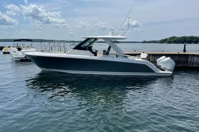 Tiara Yachts 34 LS