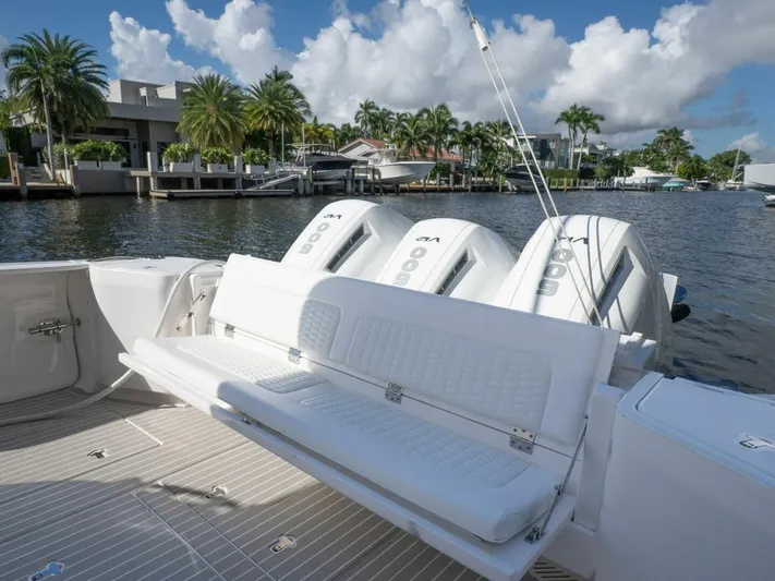 Garbonzo Yacht Photos Pics 2022 Intrepid 477 Evolution - Image 5