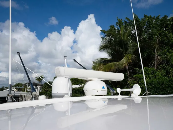 Garbonzo Yacht Photos Pics 2022 Intrepid 477 Evolution - Image 24