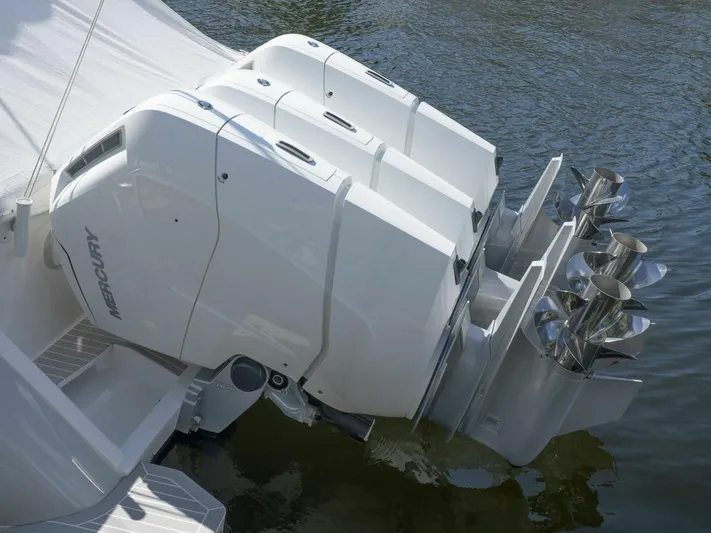 Garbonzo Yacht Photos Pics 2022 Intrepid 477 Evolution - Image 6