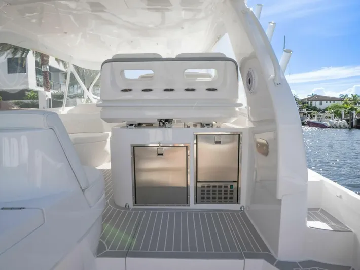 Garbonzo Yacht Photos Pics 2022 Intrepid 477 Evolution - Image 10
