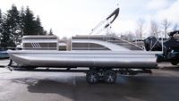 2023 Bennington L 24 Swingback