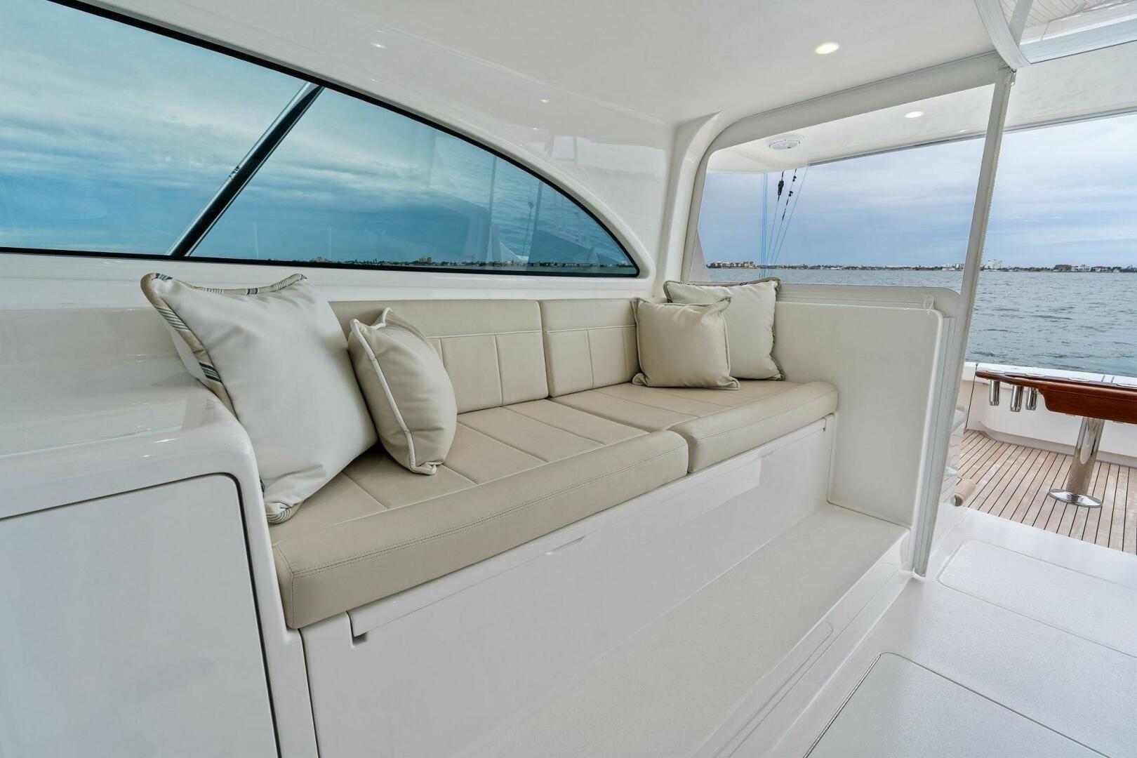 Yacht Photo 10