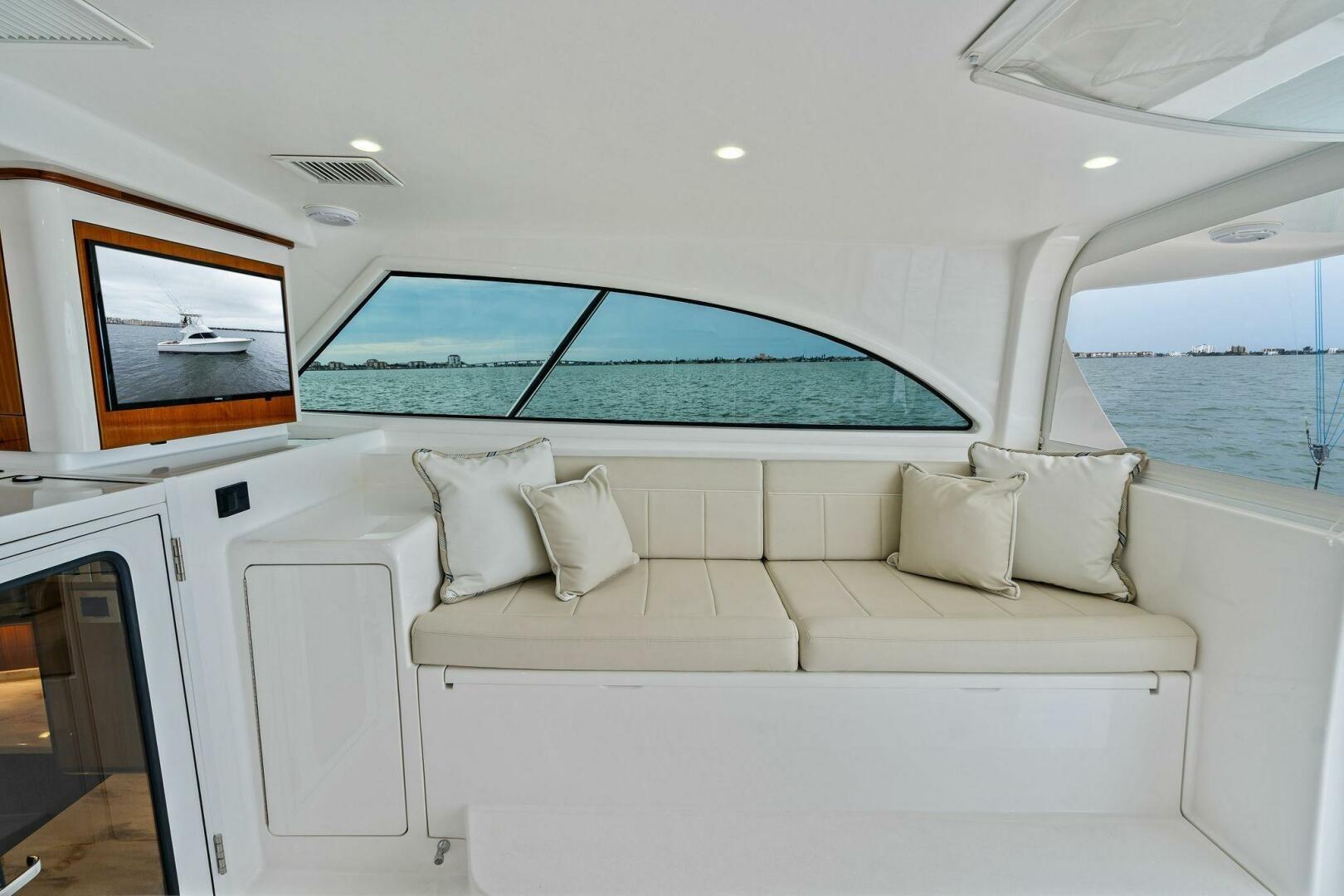 Yacht Photo 14