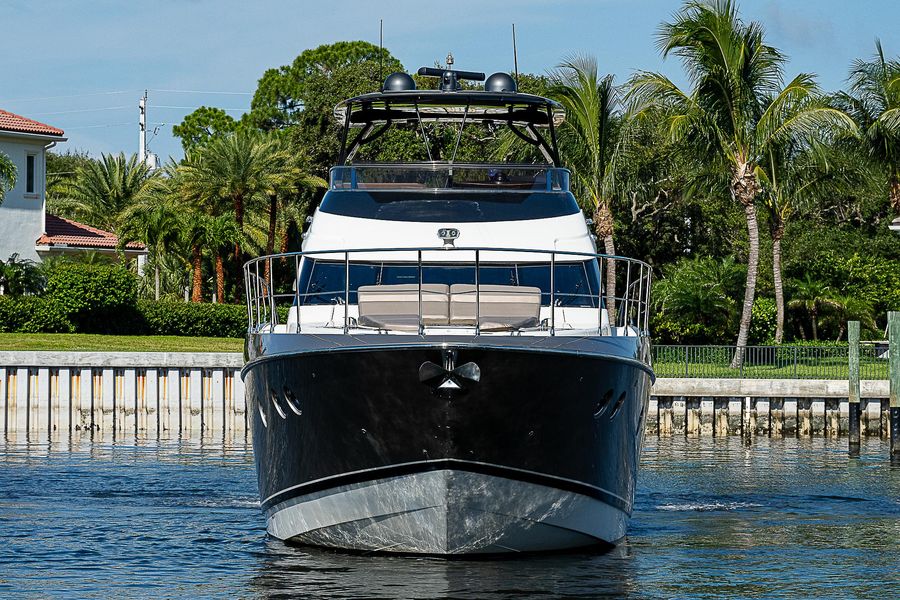 2013 Marquis 630 Sport Yacht