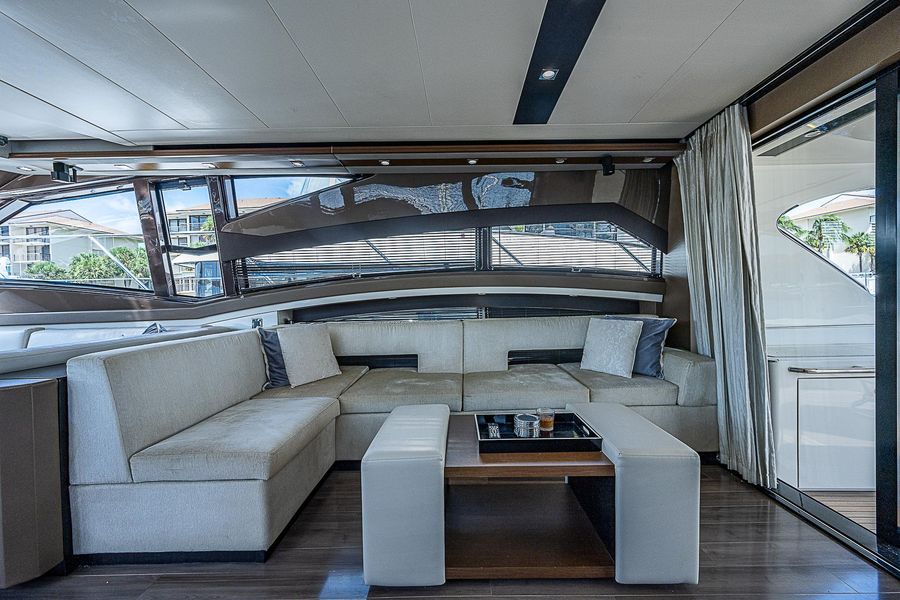 2013 Marquis 630 Sport Yacht