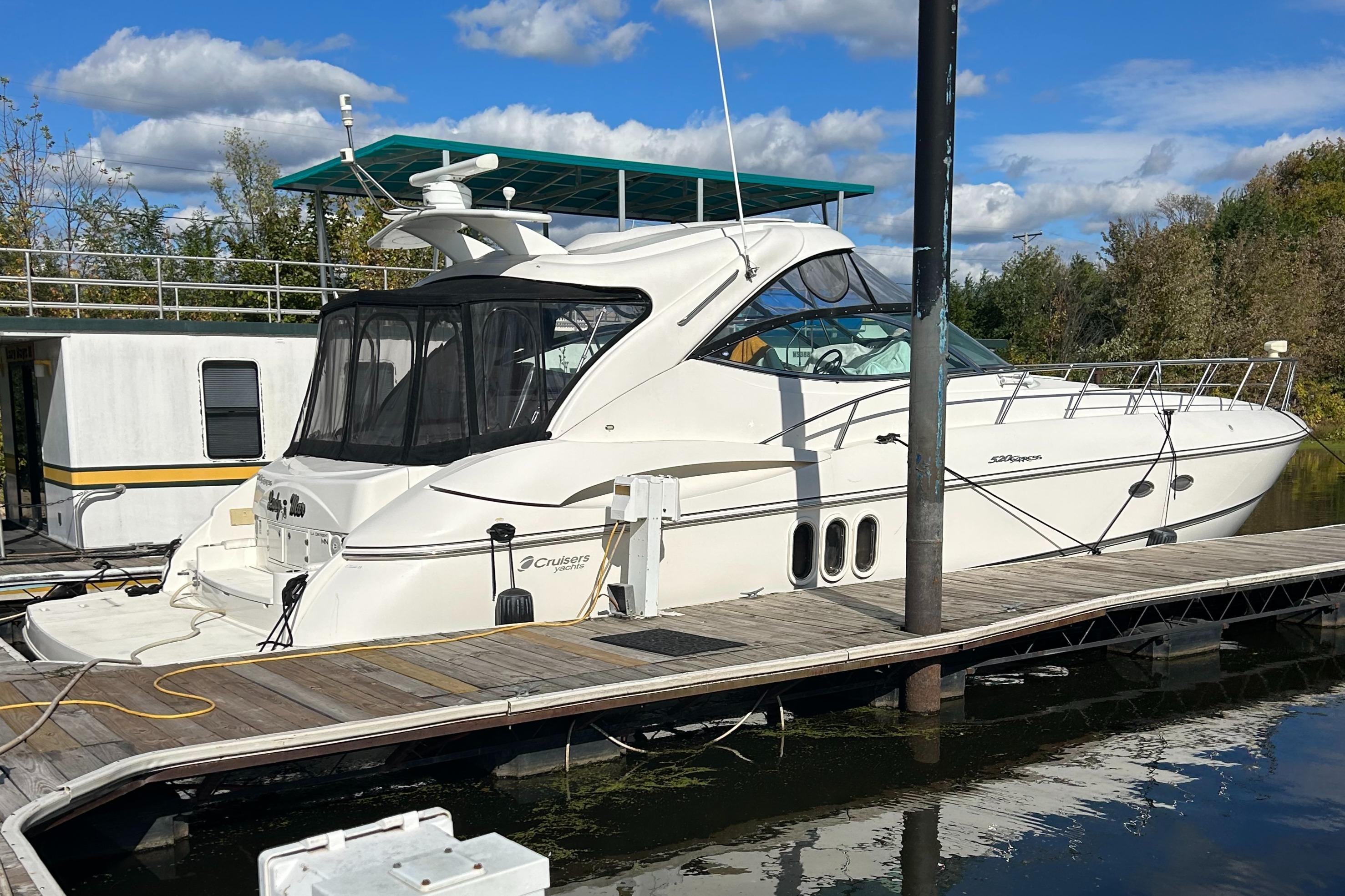 2006 cruisers yachts 520 express