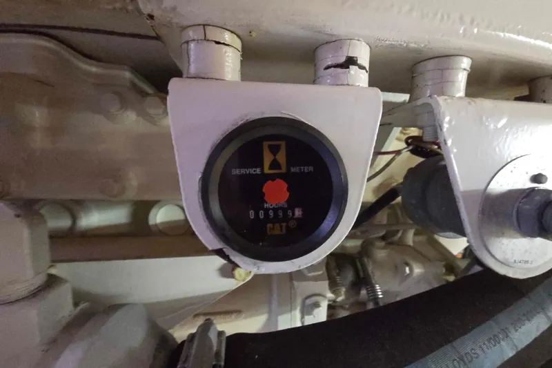 Buenos Aires Yacht Photos Pics Hour meter on 2003 Riviera 48 Flybridge engine, showing 999 hours.