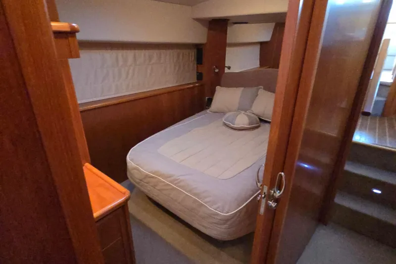 Buenos Aires Yacht Photos Pics Luxurious bedroom interior of 2003 Riviera 48 Flybridge yacht with cozy bedding.