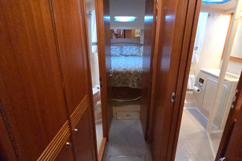 Buenos Aires Yacht Photos Pics Interior of 2003 Riviera 48 Flybridge yacht, featuring cozy bedroom and bathroom.