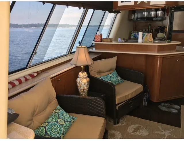  Yacht Photos Pics Luxurious 2005 Meridian PILOTHOUSE interior with ocean view, cozy seating, and elegant decor.
