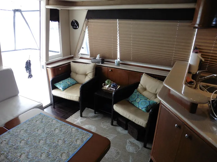  Yacht Photos Pics Luxurious 2005 Meridian PILOTHOUSE interior with cozy seating and elegant decor.