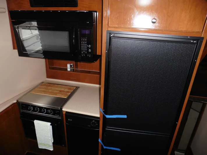  Yacht Photos Pics 2005 Meridian PILOTHOUSE kitchen with microwave, stove, and refrigerator.
