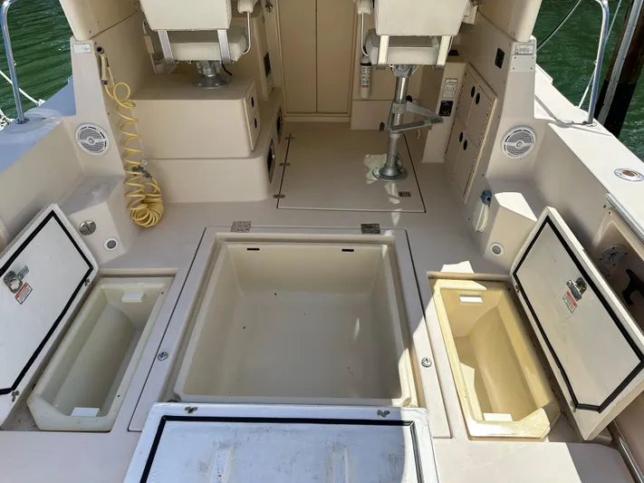  Yacht Photos Pics 2006 Albin 28 Tournament Express boat deck with open storage compartments.