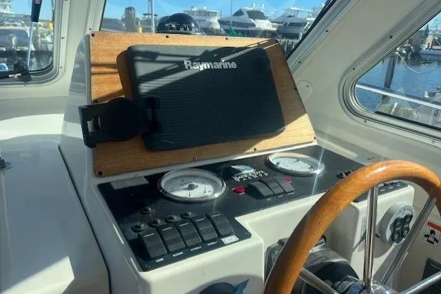  Yacht Photos Pics Helm of 2008 Back Cove 29 boat with Raymarine navigation system.