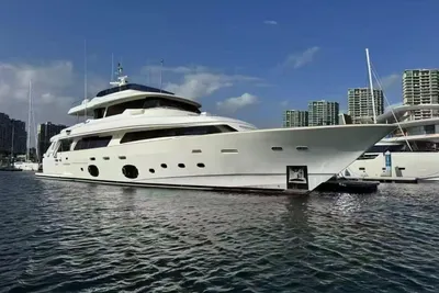 2015 Custom Line Navetta 33