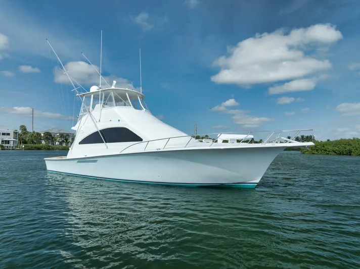 Mullet Yacht Photos Pics 2006 Ocean Yachts 50 Super Sport cruising on a sunny day with blue skies.
