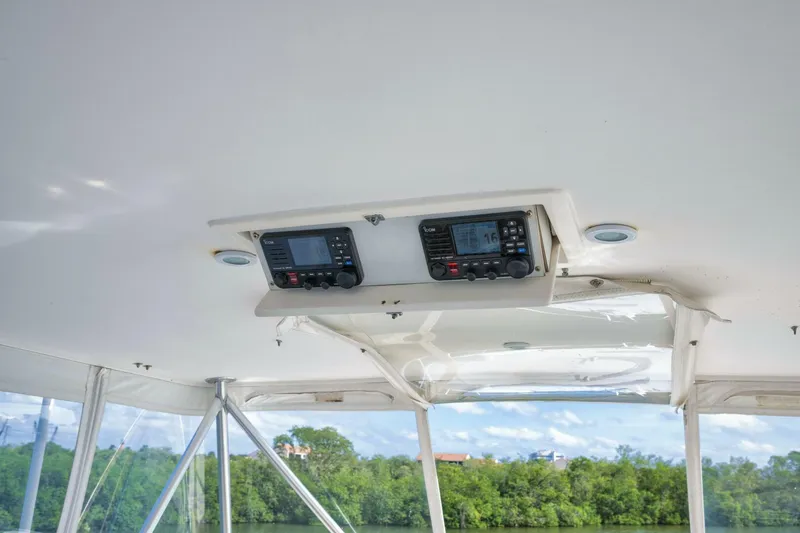 Mullet Yacht Photos Pics 2006 Ocean Yachts 50 Super Sport helm electronics with scenic view.