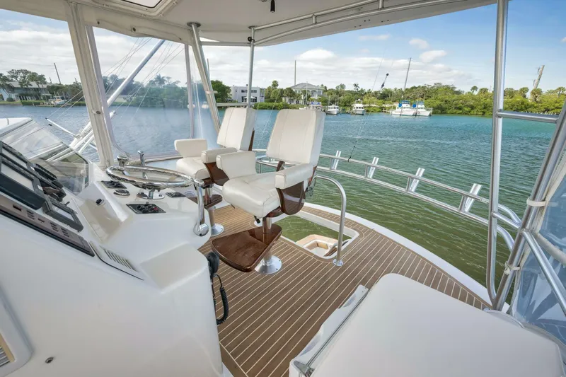 Mullet Yacht Photos Pics 2006 Ocean Yachts 50 Super Sport yacht helm with dual seats and scenic water view.