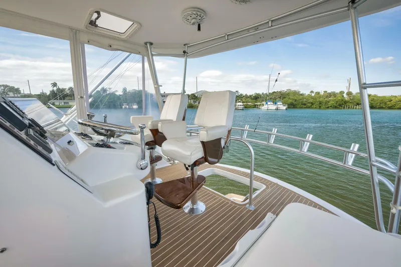 Mullet Yacht Photos Pics 2006 Ocean Yachts 50 Super Sport helm with white seats overlooking serene waterway.