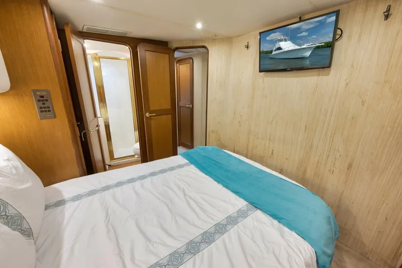 Mullet Yacht Photos Pics Luxurious bedroom interior of 2006 Ocean Yachts 50 Super Sport with TV and ensuite bathroom.