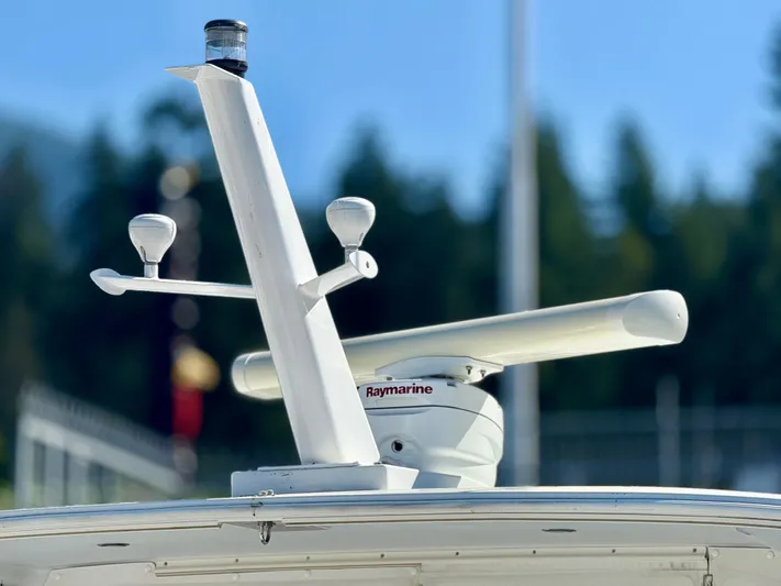  Yacht Photos Pics Radar equipment on a 2007 Glacier Bay 3480 Ocean Runner boat.