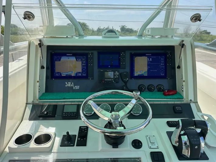  Yacht Photos Pics 2013 SeaVee 390B boat dashboard with navigation screens and steering wheel.