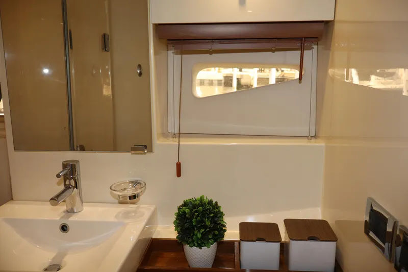 Someday Yacht Photos Pics 2015 Sea Ray 410 Sundancer- SOMEDAY- Master Head