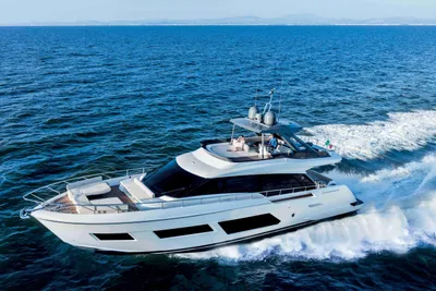 Ferretti Yachts 670
