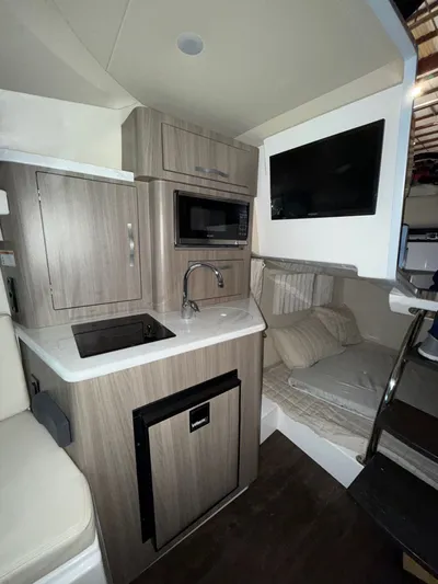 Elizabeth Anne Yacht Photos Pics 